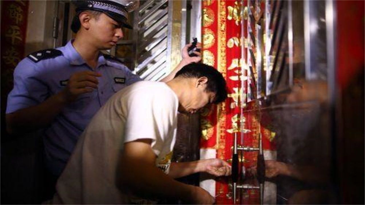 酒泉地区请开锁师傅开了锁后，师傅